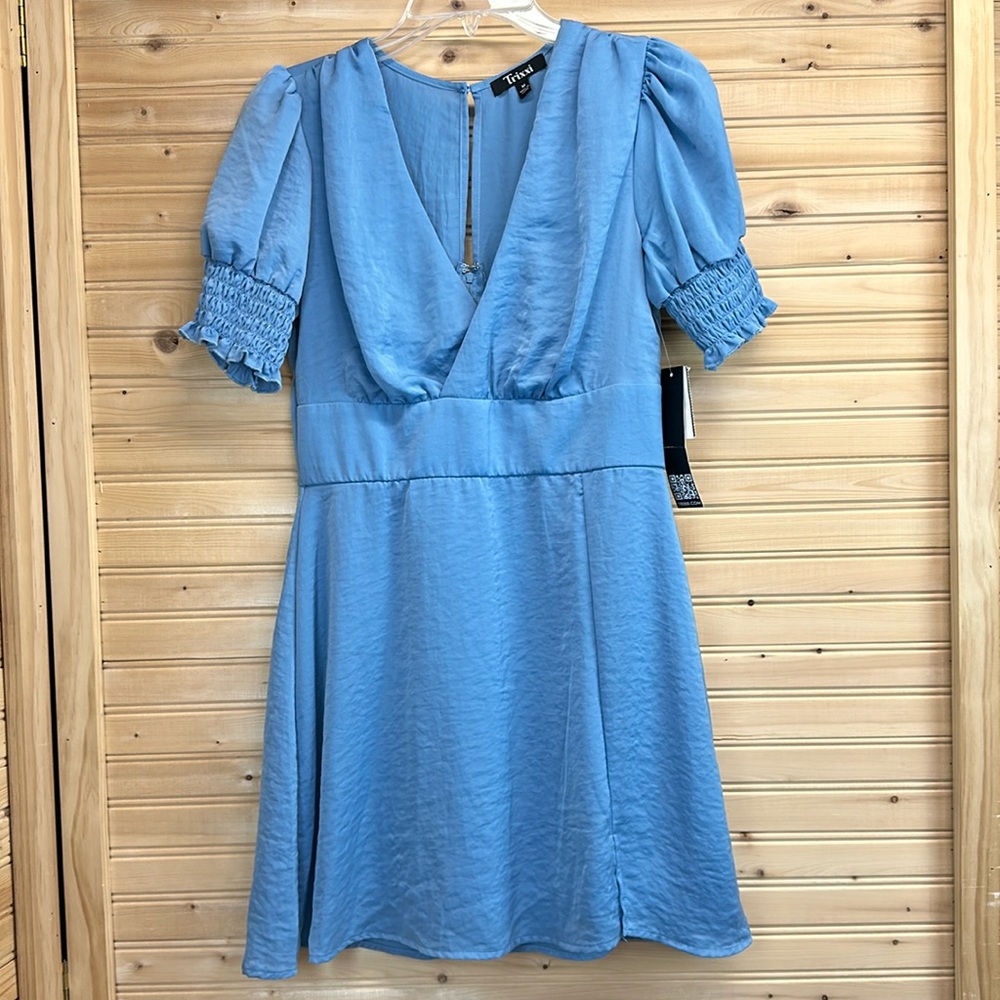 Trixxi Dress Size Medium NWT Beautiful Blue and Cute Sleeves - Picture 3 of 8